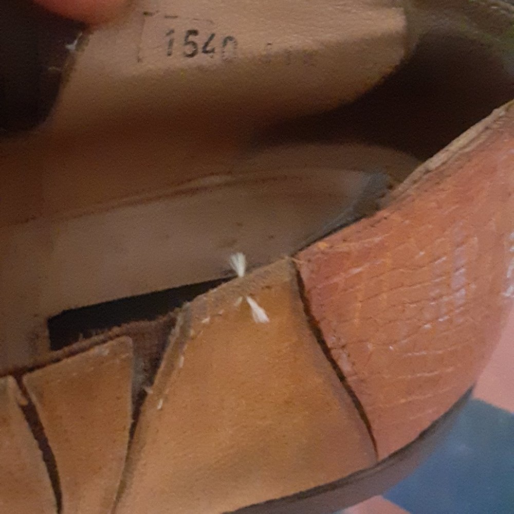 Men Shoe - Picture 2 of 3